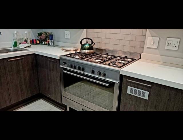 2 BEDROOM APARTMENT FOR SALE IN MENLO PARK